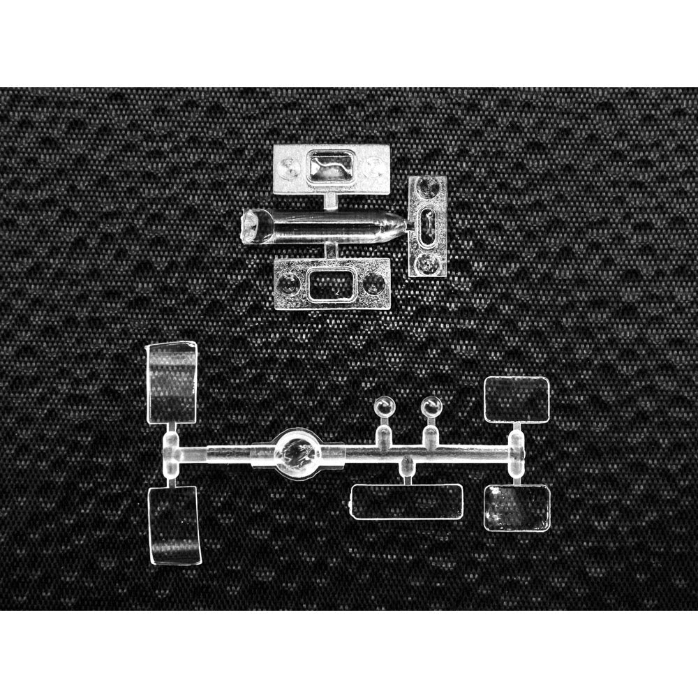 ICM 72812 1/72 ZiL-131 Command Vehicle - Image 7
