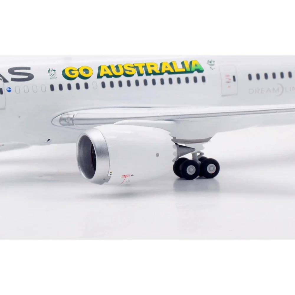 JC wings XX20568 1/200 Qantas Boeing 787-9 Dreamliner Go Australia Reg VH-ZNH With Stand - Image 8