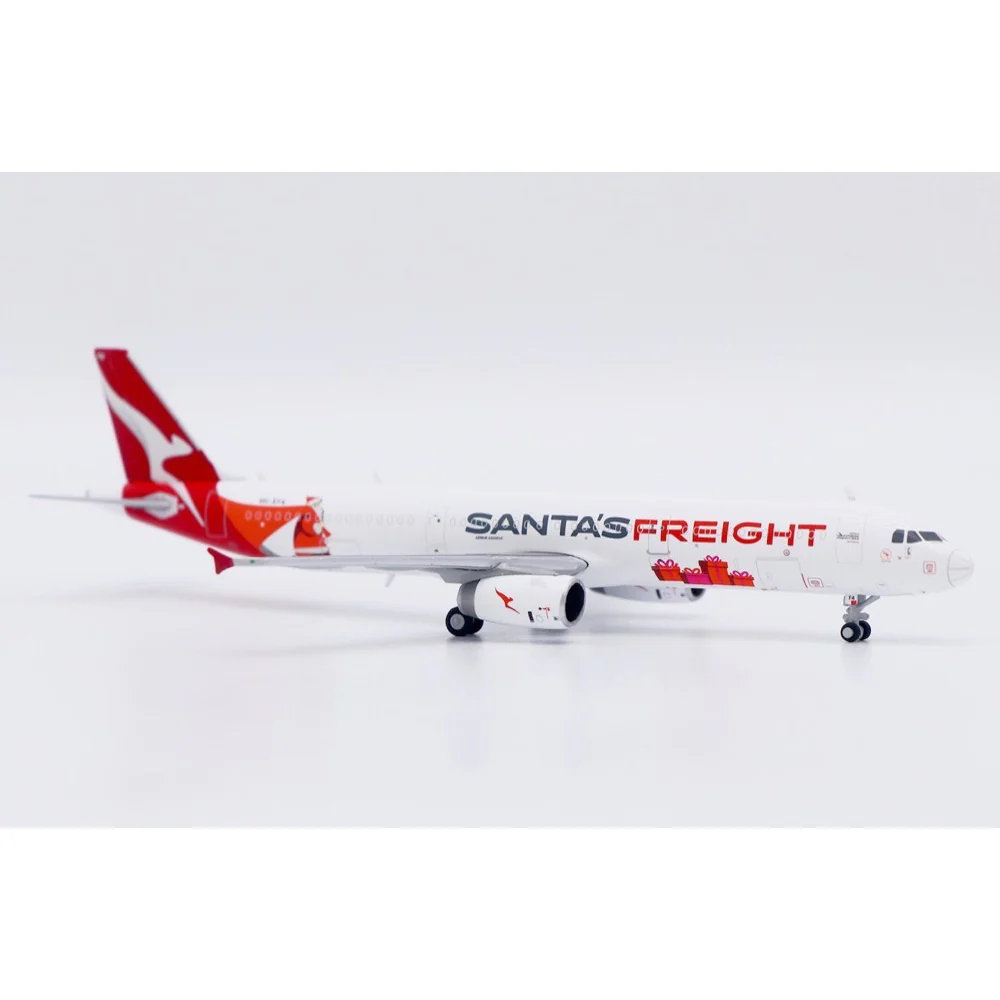 JC Wings XX40613 1/400 Qantas Freight Airbus A321(P2F) "Santa's Freight" Reg: VH-XF4 With Antenna - Image 2