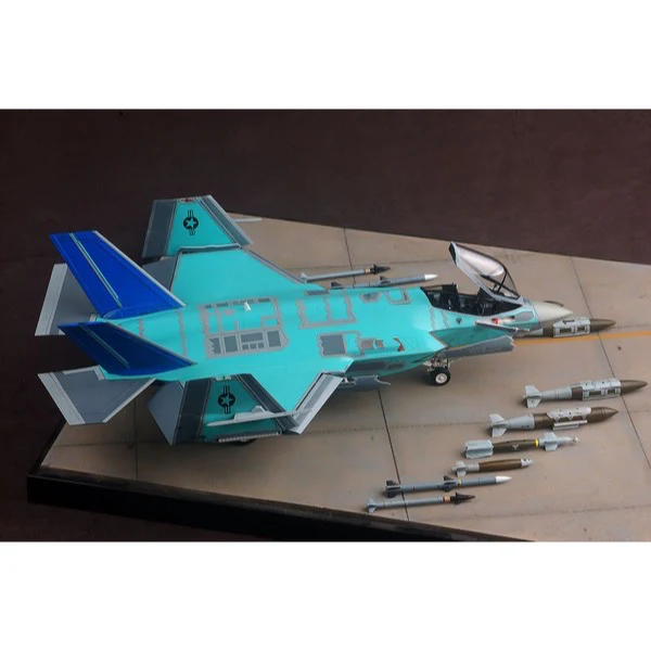 Kitty Hawk 80132 1/48 F-35C - Image 6