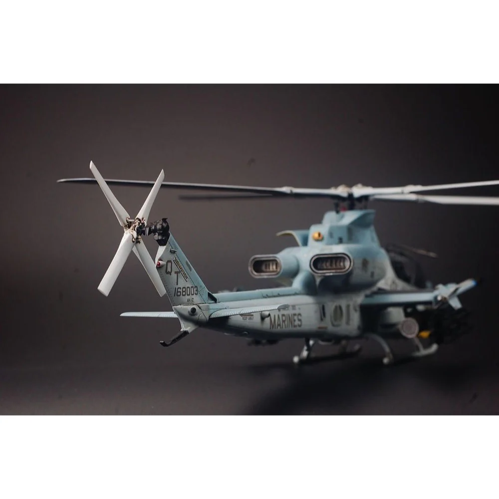 Kitty Hawk 80125 1/48 AH-1Z Viper - Image 7