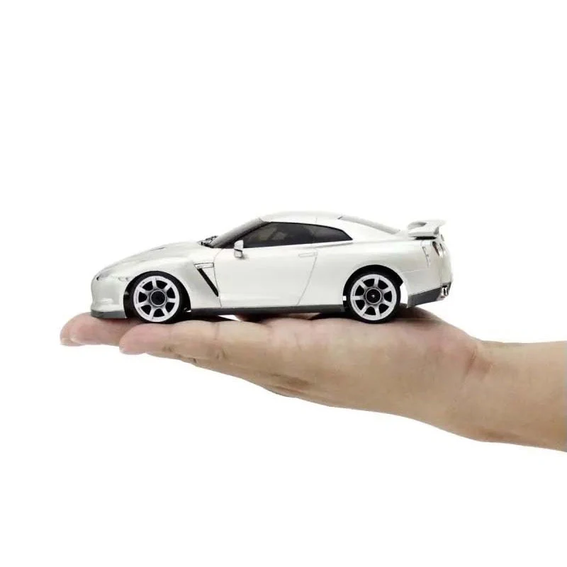 Kyosho First Mini-Z Nissan GT-R R35 RC Car (Silver) - Image 8