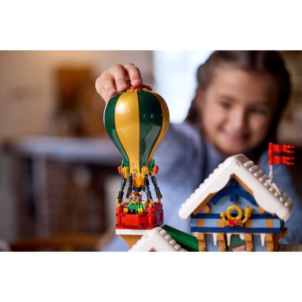 LEGO 10339 Icons Santa's Post Office - Image 12