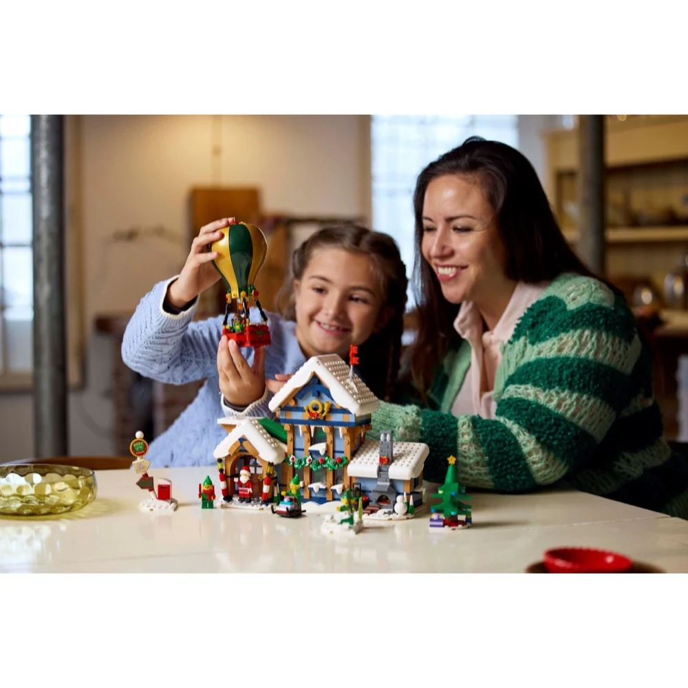LEGO 10339 Icons Santa's Post Office - Image 13