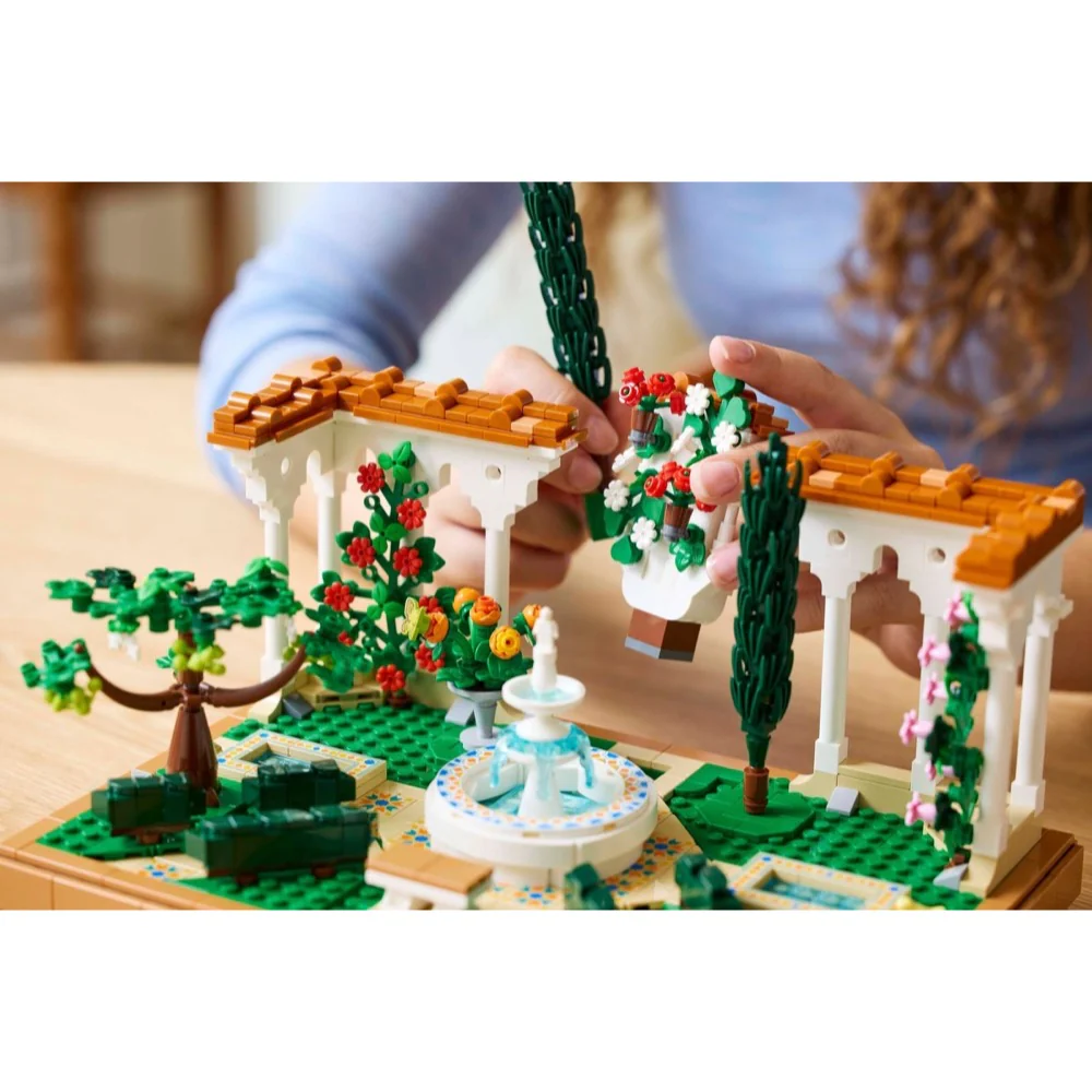 Lego 10359 Icons Fountain Garden - Image 9