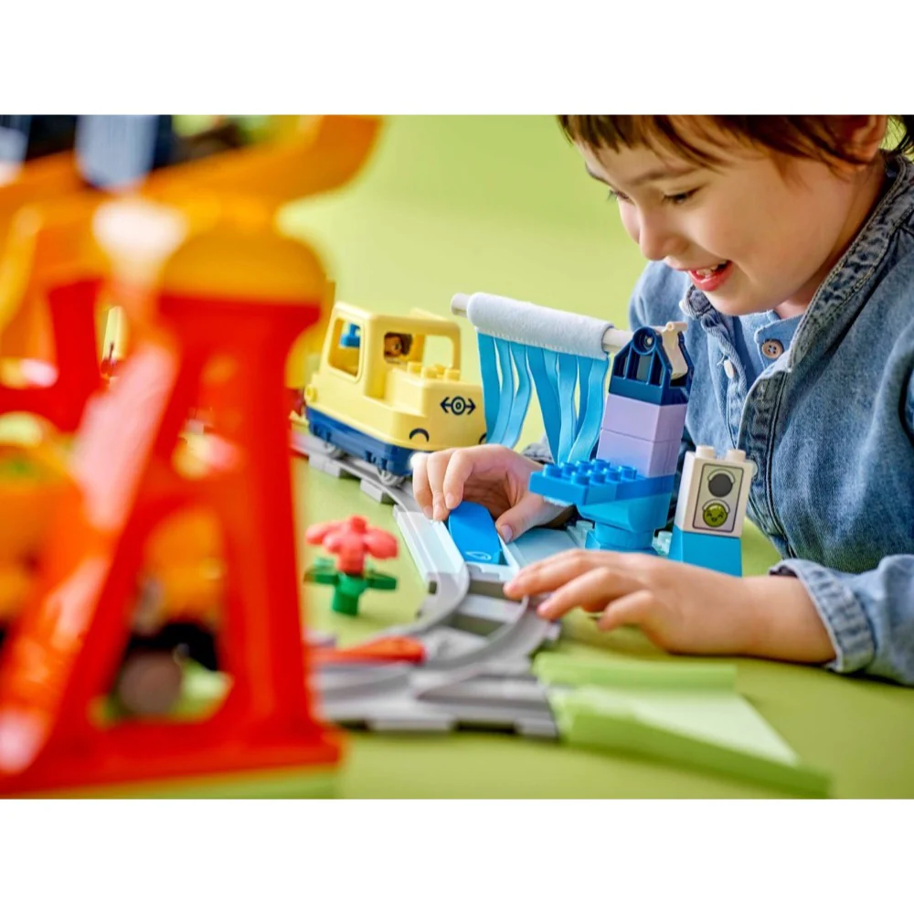 LEGO 10428 Duplo Big Interactive Community Train - Image 11