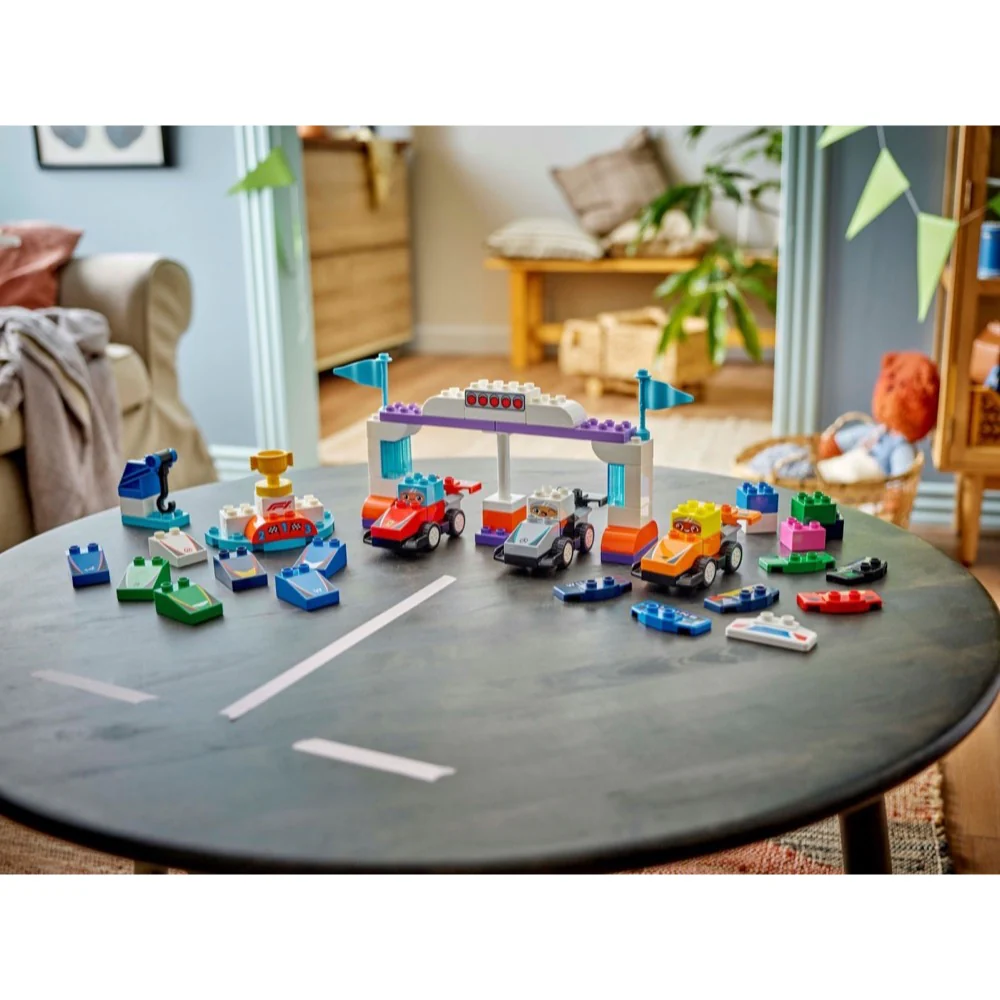 LEGO 10445 Duplo F1 Team Race Cars & Drivers - Image 11