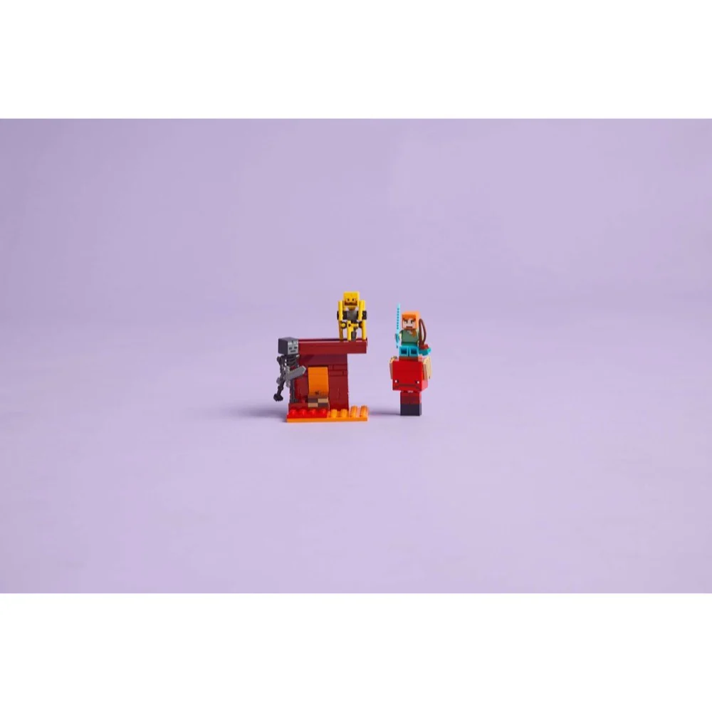 LEGO 21266 Minecraft The Nether Lava Battle - Image 8