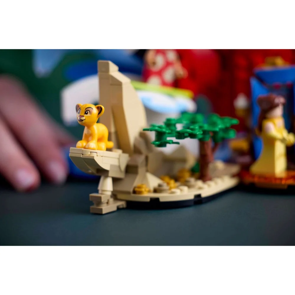 LEGO 21352 Ideas Magic of Disney - Image 9