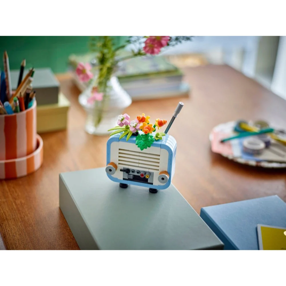 Lego 31172 Creator Record Player with Flowers - Image 9