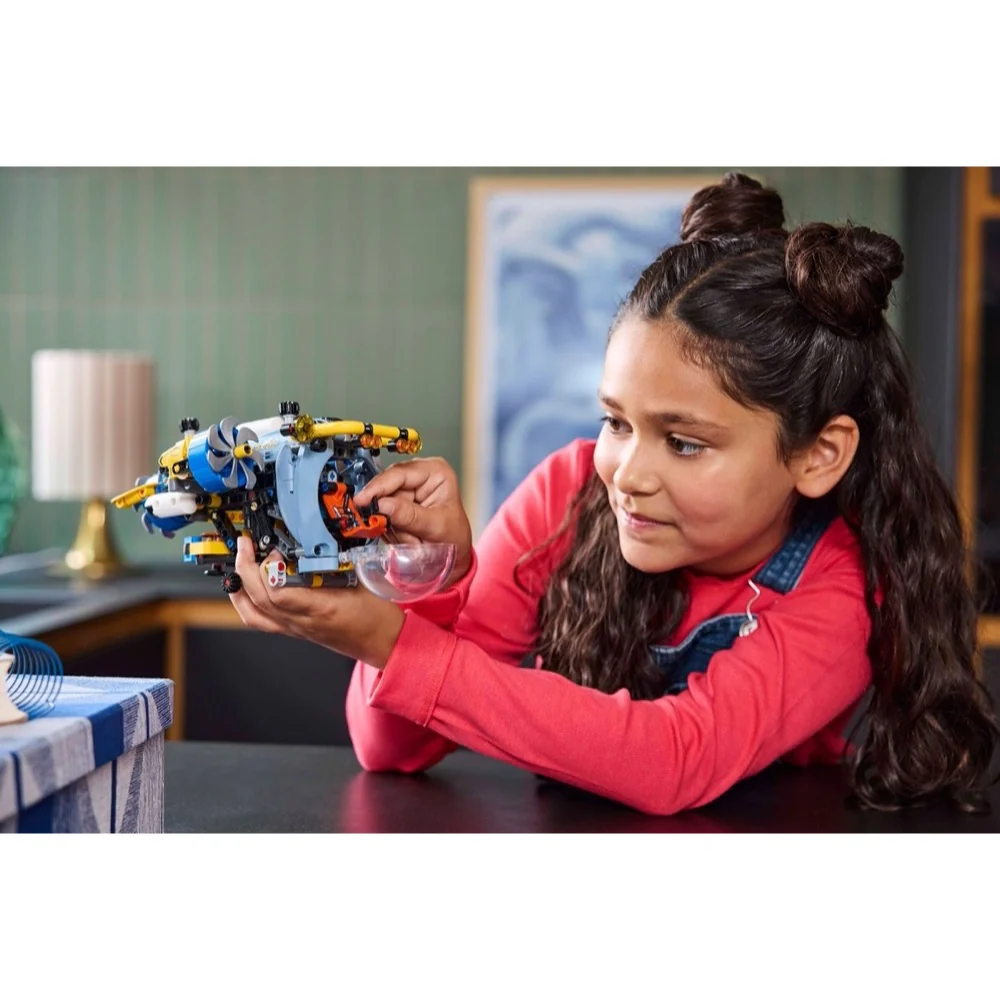 LEGO 42201 Technic Deep-Sea Research Submarine - Image 10