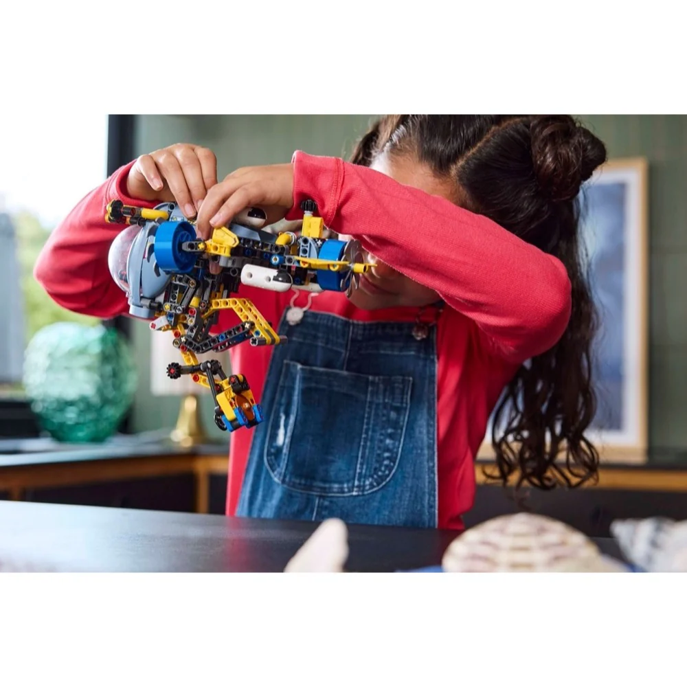 LEGO 42201 Technic Deep-Sea Research Submarine - Image 11