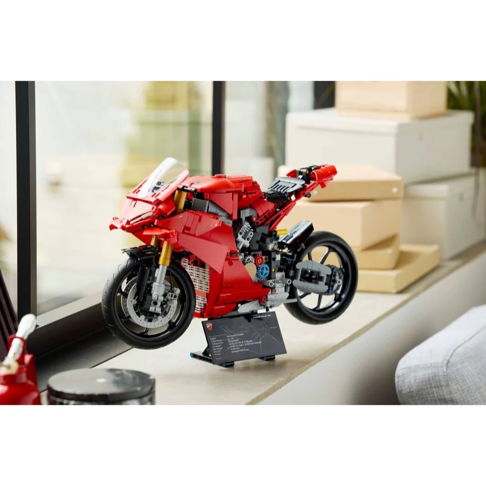 LEGO 42202 Technic Ducati Panigale V4 S Motorcycle - Image 6