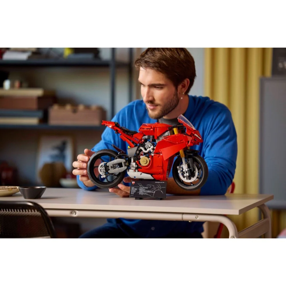 LEGO 42202 Technic Ducati Panigale V4 S Motorcycle - Image 7