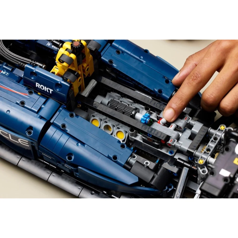 LEGO 42206 Technic Oracle Red Bull Racing RB20 F1 Car - Image 9