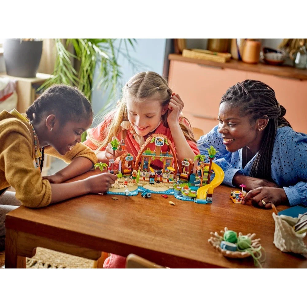 Lego 42673 Friends Family Vacation Beach Resort - Image 11
