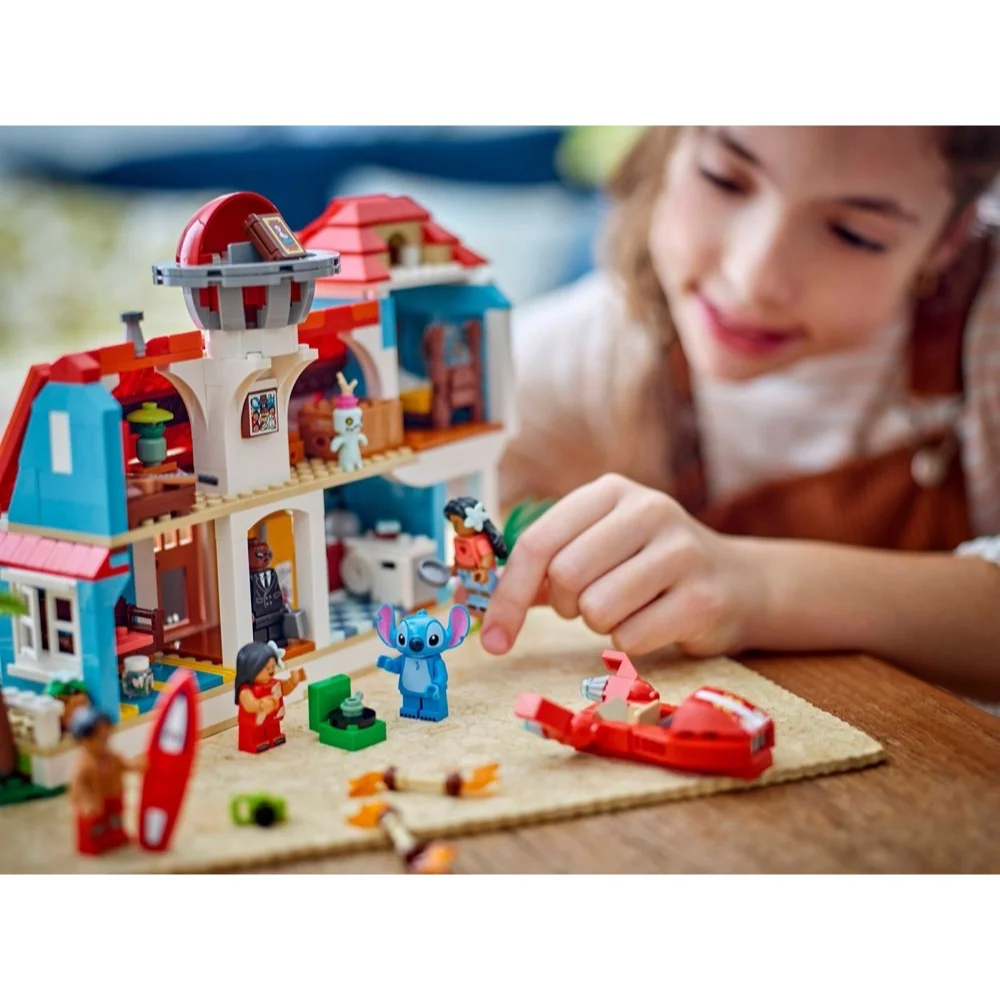 Lego 43268 Disney Classic Lilo and Stitch Beach House - Image 3