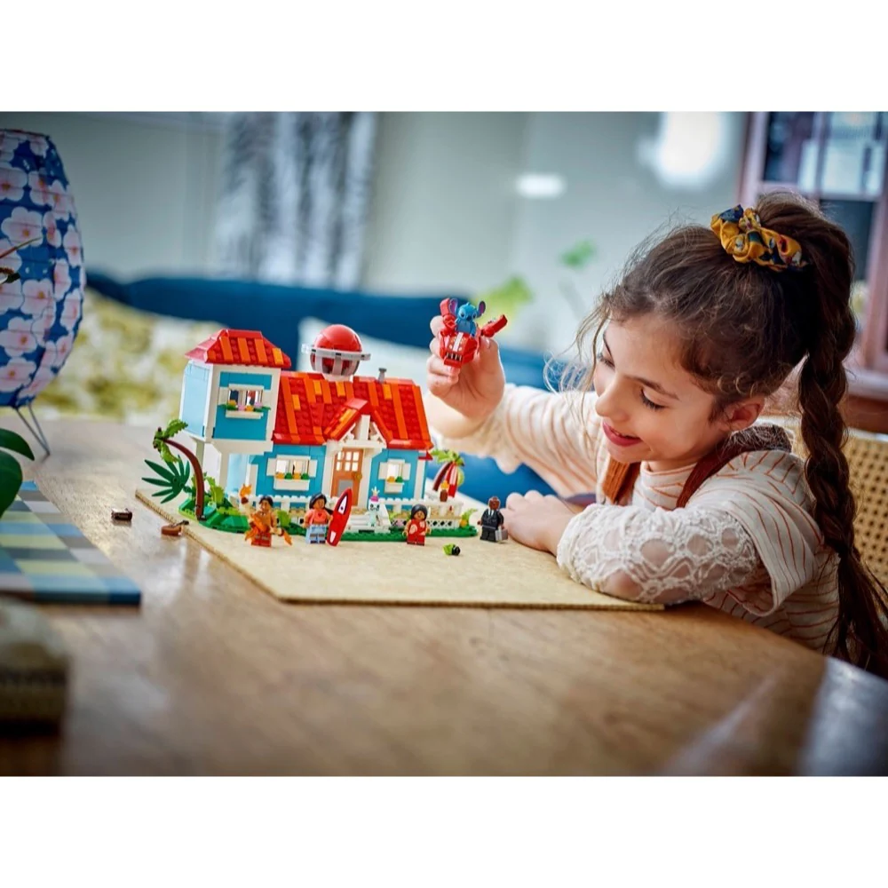 Lego 43268 Disney Classic Lilo and Stitch Beach House - Image 4