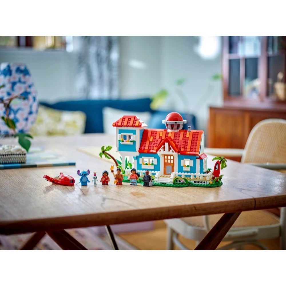 Lego 43268 Disney Classic Lilo and Stitch Beach House - Image 5