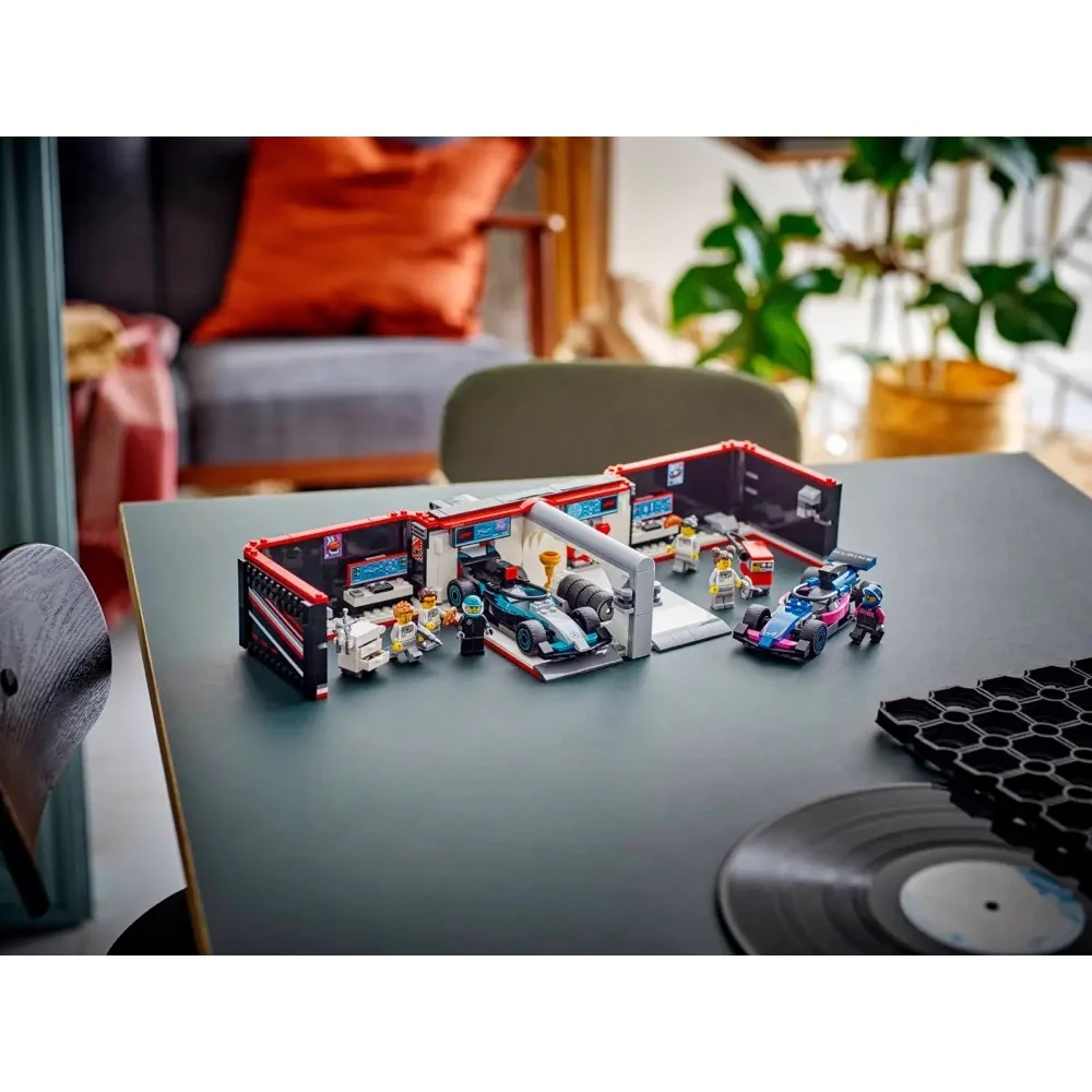 LEGO 60444 City F1 Garage & Mercedes AMG & Alpine Cars - Image 11