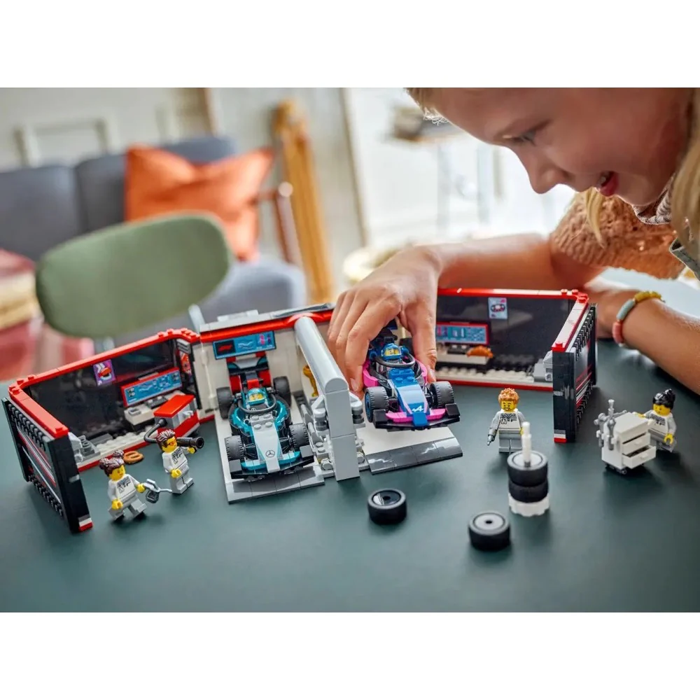 LEGO 60444 City F1 Garage & Mercedes AMG & Alpine Cars - Image 8