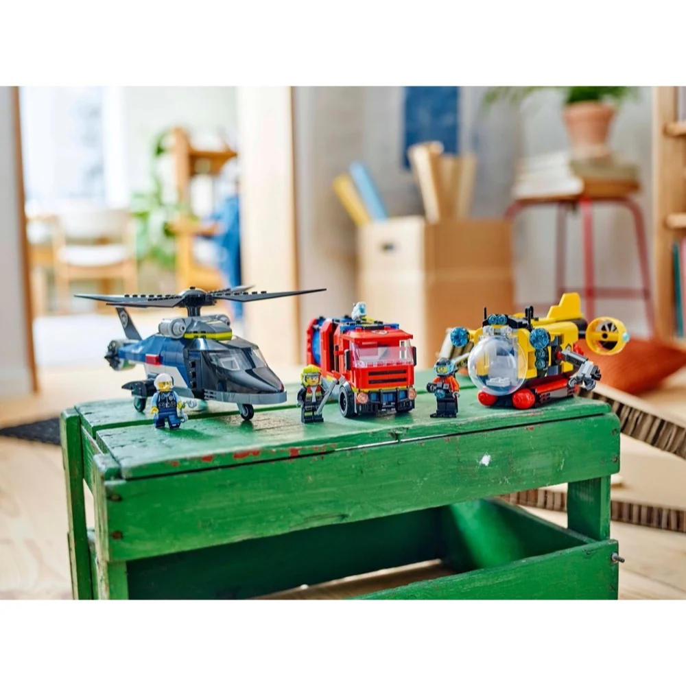 LEGO 60462 City Helicopter, Fire Truck & Submarine Remix - Image 10
