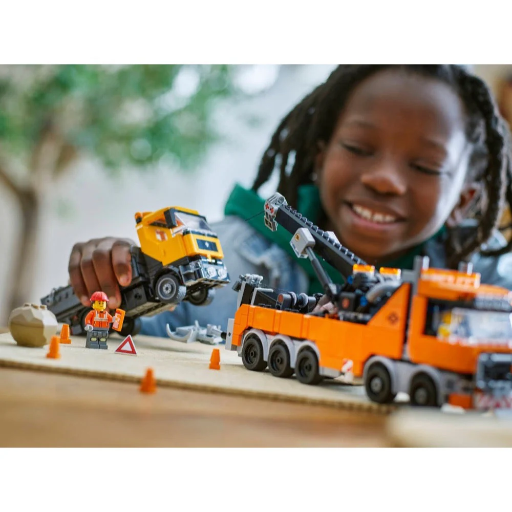 Lego 60467 City Heavy-Duty Recovery Tow Truck with Crane - Image 8