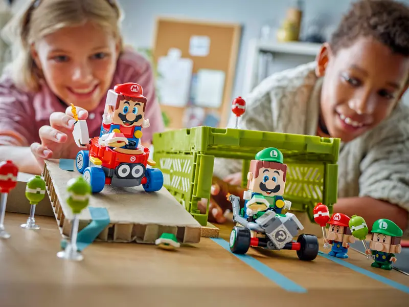 LEGO 72034 Mario Kart™ Baby Mario Vs Baby Luigi - Image 7