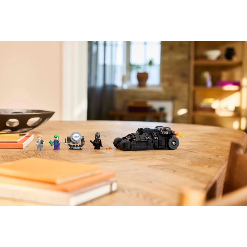 LEGO 76303 Super Heroes Batman™ Tumbler vs. Two-Face™ & The Joke - Image 8