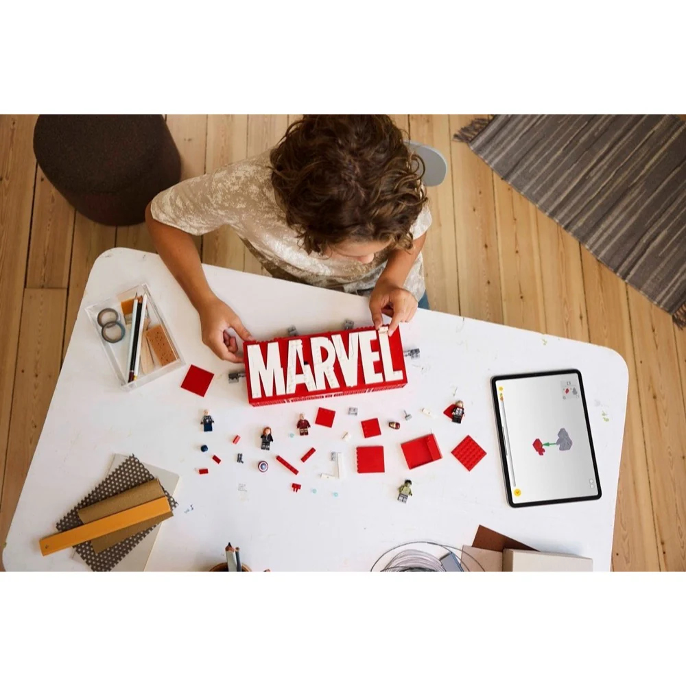 LEGO 76313 Super Heroes Marvel MARVEL Logo & Minifigures - Image 8