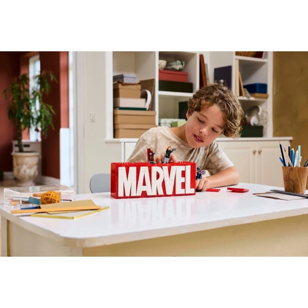 LEGO 76313 Super Heroes Marvel MARVEL Logo & Minifigures - Image 9