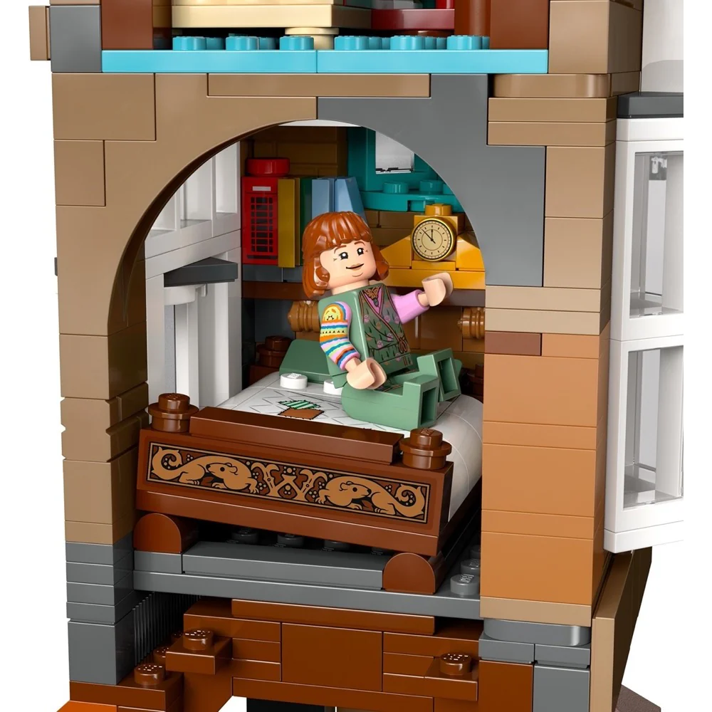 LEGO 76437 Harry Potter TM The Burrow – Collectors' Edition - Image 6