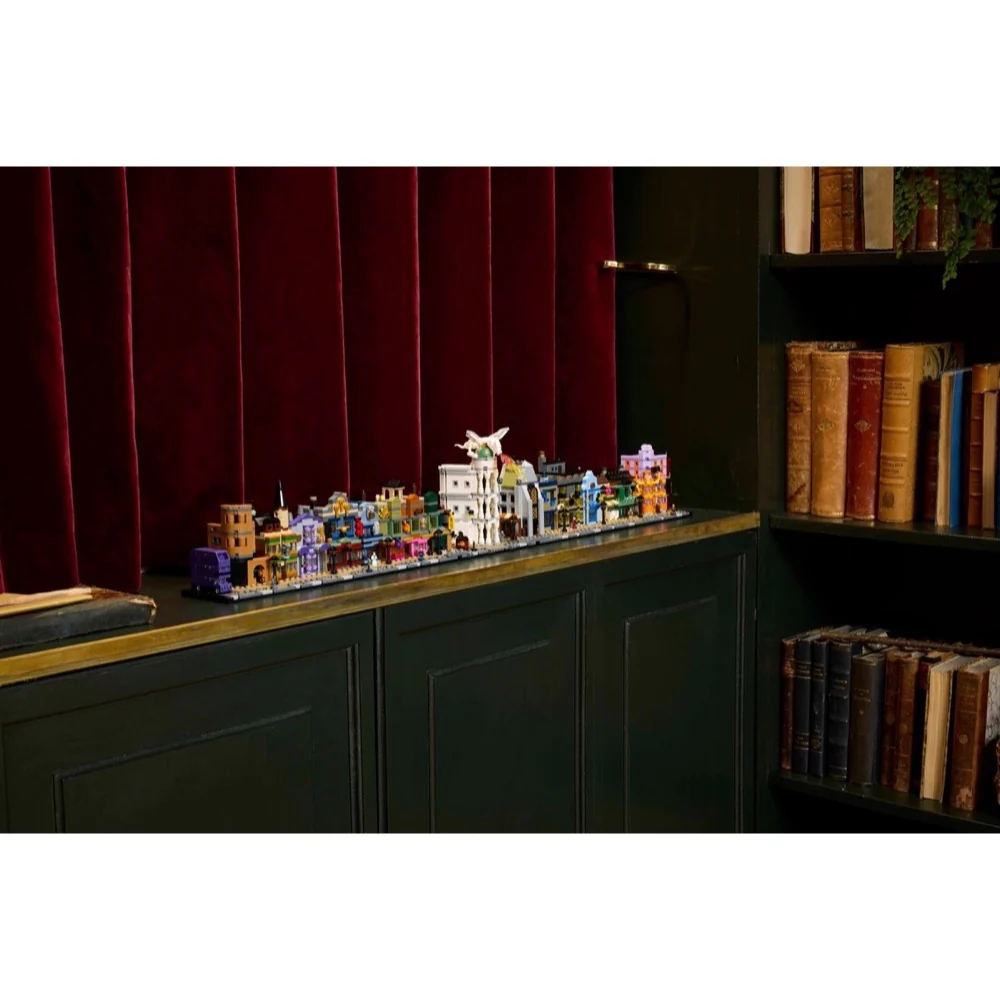LEGO 76444 Harry Potter Diagon Alley™ Wizarding Shops - Image 15
