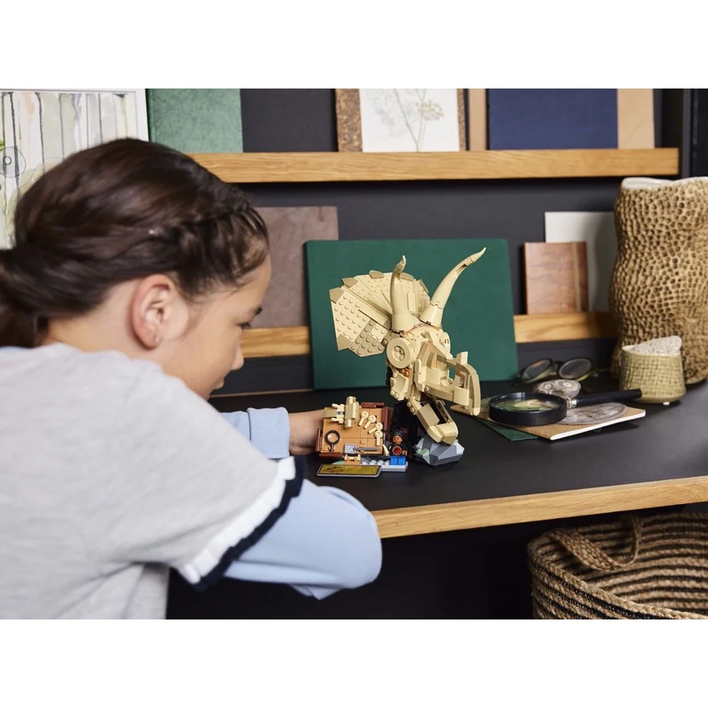 LEGO 76969 Jurassic World Dinosaur Fossils Triceratops Skull - Image 5