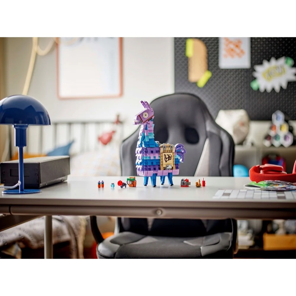LEGO 77071 Fortnite Supply Llama - Image 10