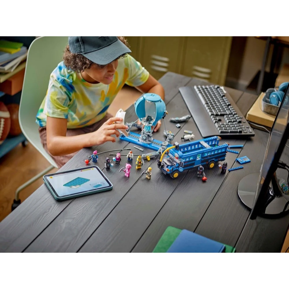 LEGO 77073 Fortnite Battle Bus - Image 6
