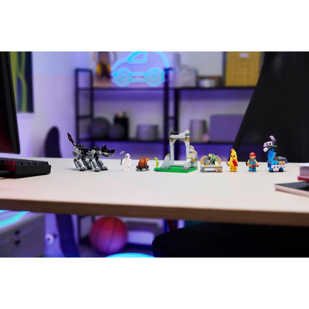 Lego 77075 Fortnite Peely & Sparkplug's Camp - Image 5