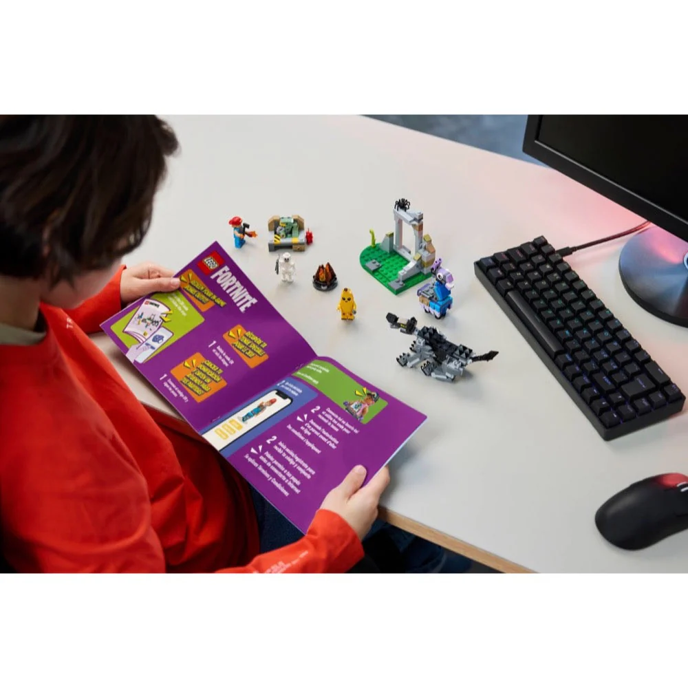 Lego 77075 Fortnite Peely & Sparkplug's Camp - Image 6