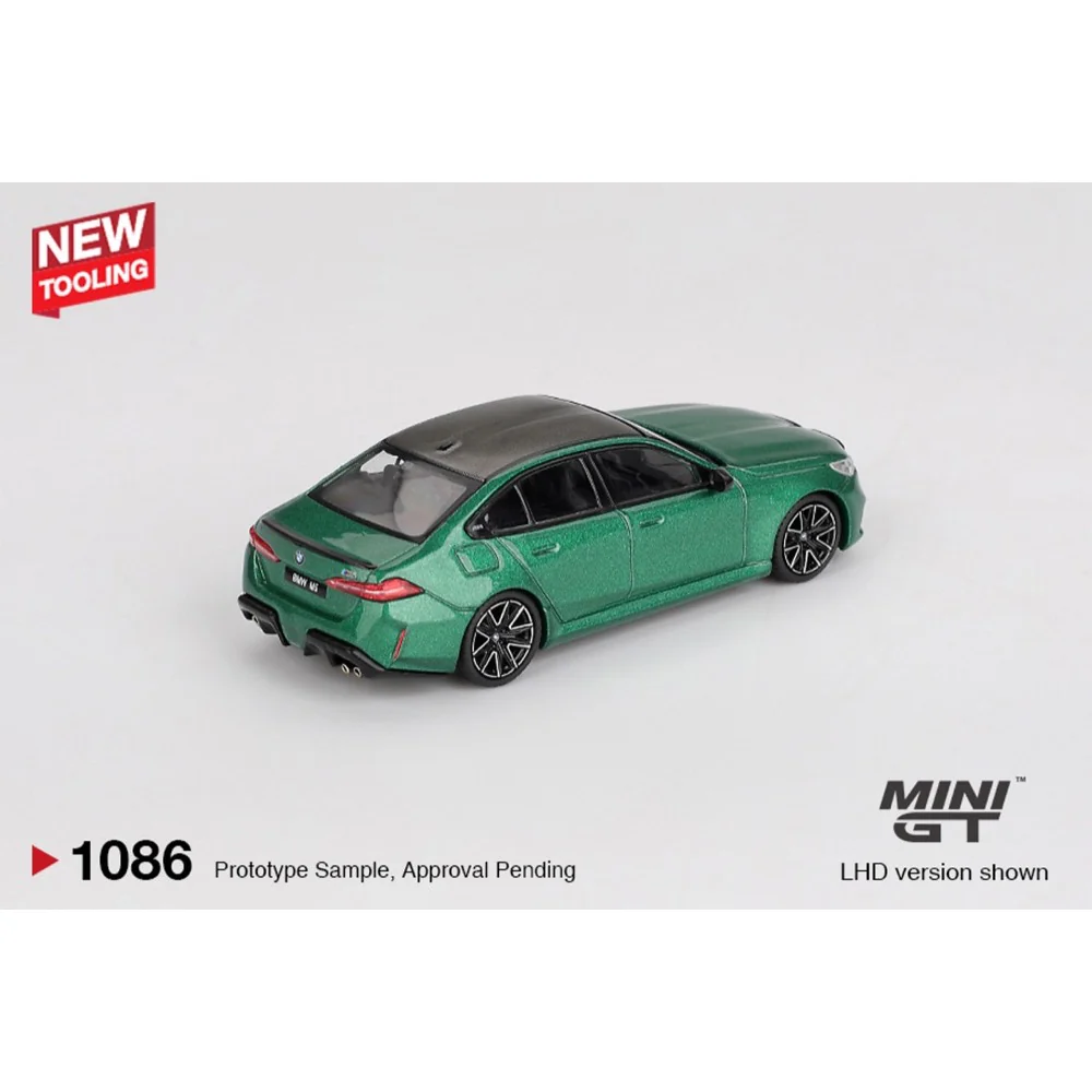 Mini GT MGT01086-R 1/64 BMW M5 G90 Isle Of Man Green Metallic - Image 3