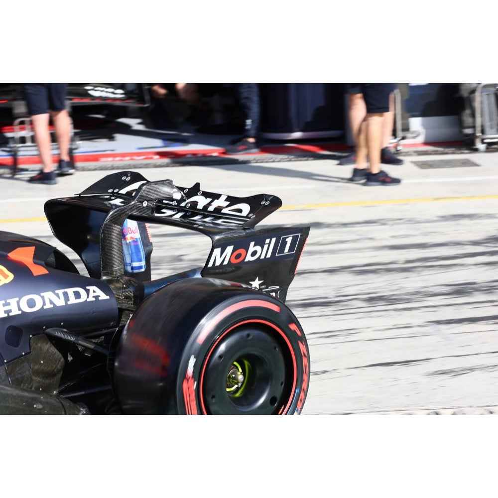 Minichamps 117251601 1/18 Oracle Red Bull Racing RB21 Winner Italian GP 2025 Max Verstappen - Image 3