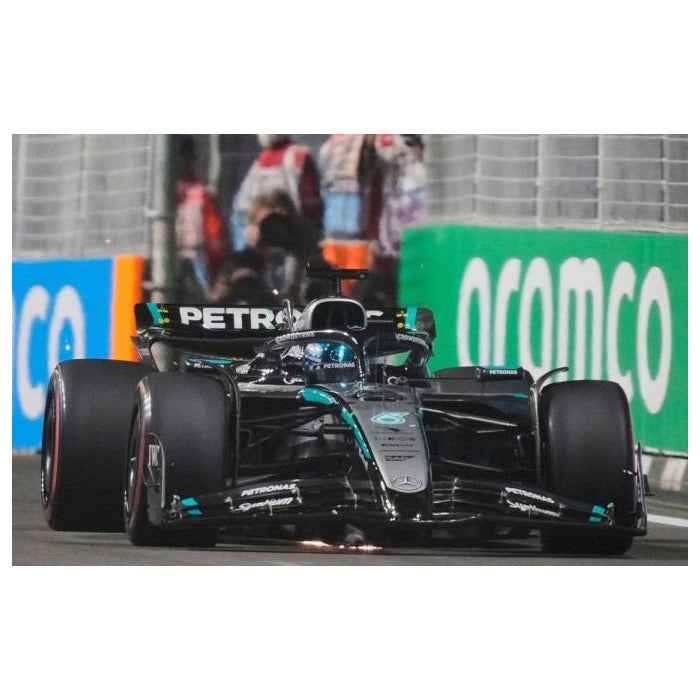 Minichamps 117251863 1/18 Mercedes-AMG Petronas W16 E Performance Winner Singapore GP 2025 George Russell - Image 2
