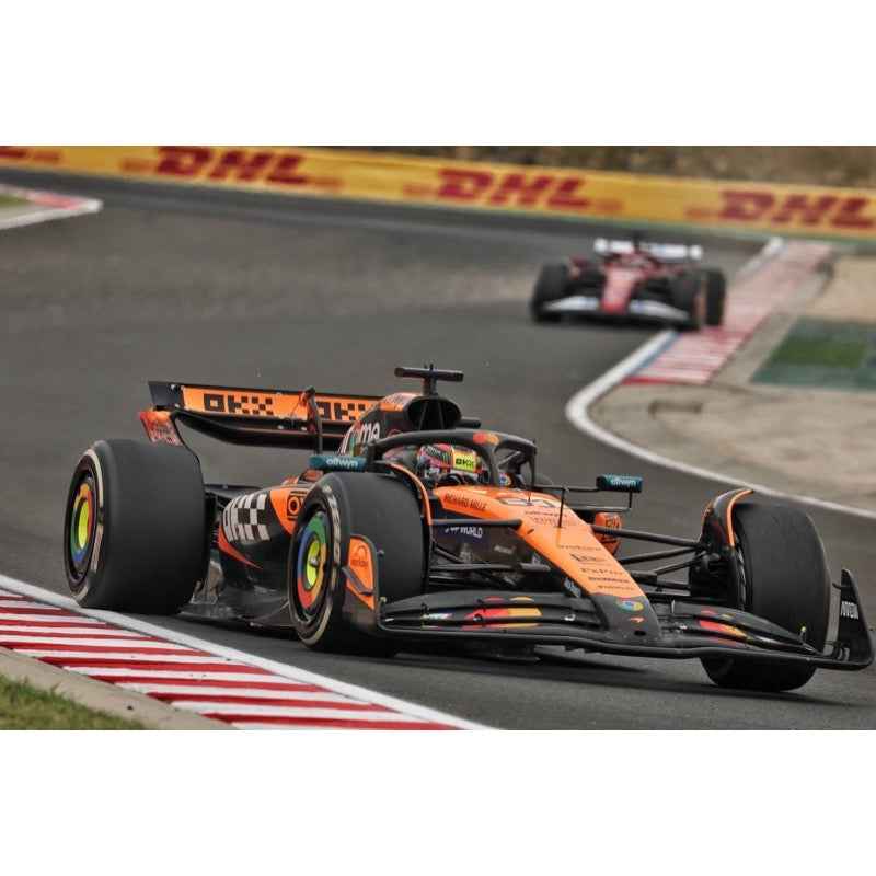 Minichamps 537253104 1/18 McLaren MCL39 Winner Hungarian GP 2025 Lando Norris - Image 2