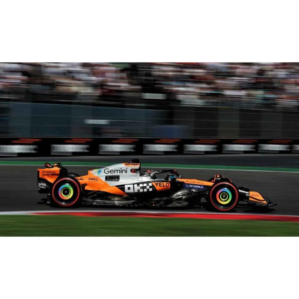 Minichamps 537253781 1/18 McLaren Formula 1 Team MCL39 Oscar Piastri Mexican GP 2025