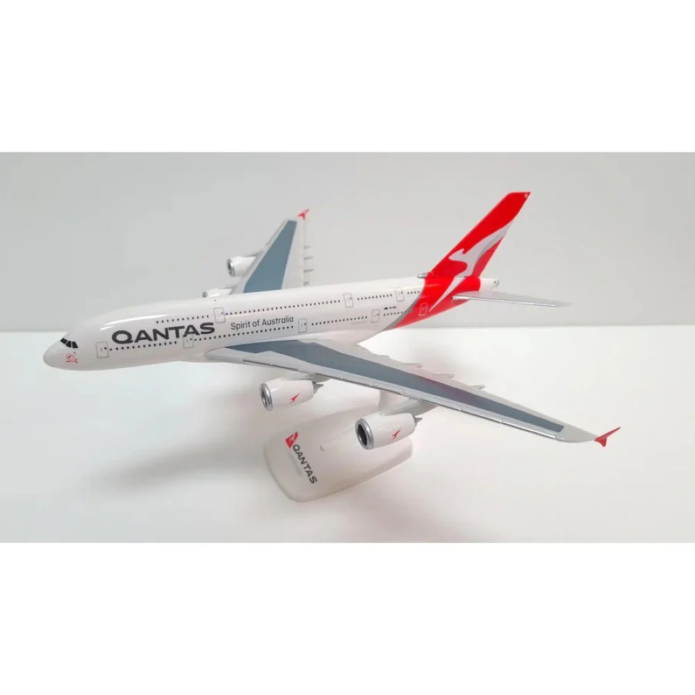 NG Models 08026 1/200 Qantas 737-800/w VH-VZU with scimitar winglets; New Colours - Image 9