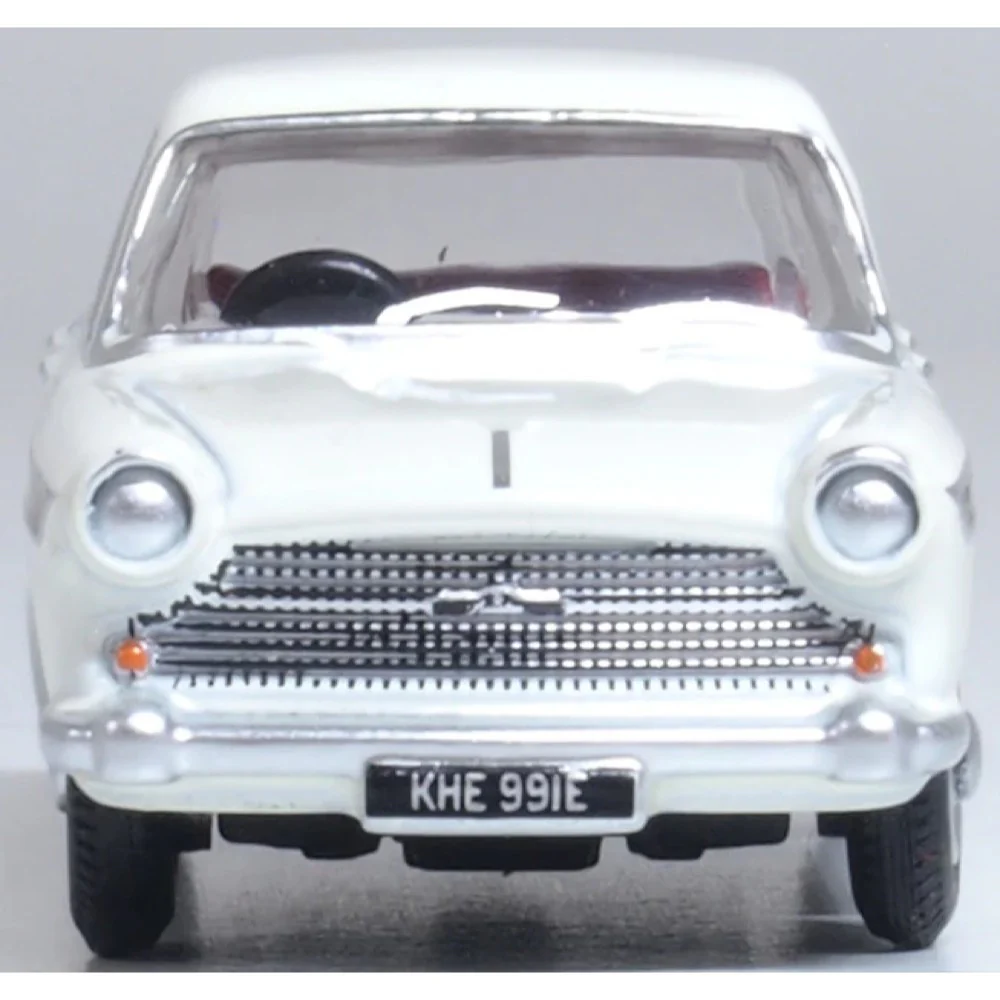 Oxford 76ACF007 1/76 Austin Cambridge Snowberry White/Embassy Maroon - Image 4