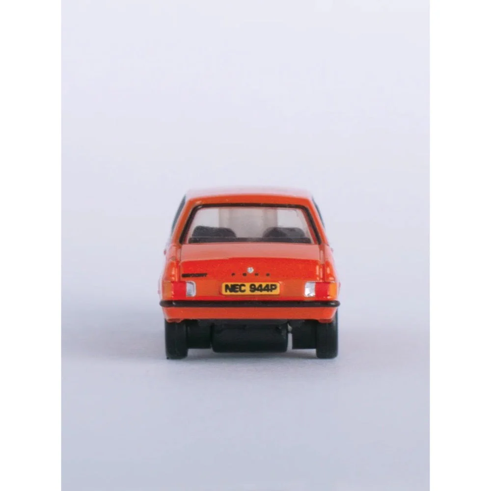 Oxford NESC001 1/148 Ford Escort MK2 Canival Red - Image 5