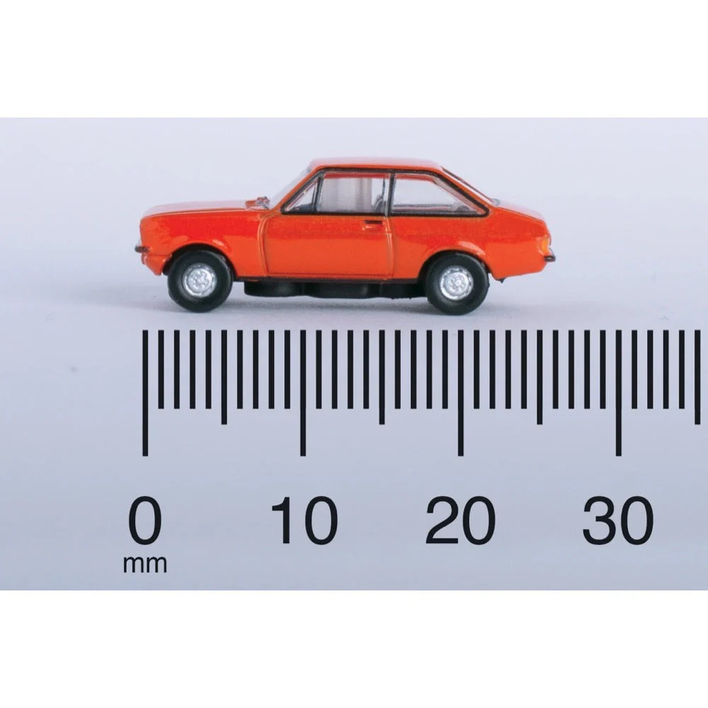 Oxford NESC001 1/148 Ford Escort MK2 Canival Red - Image 6