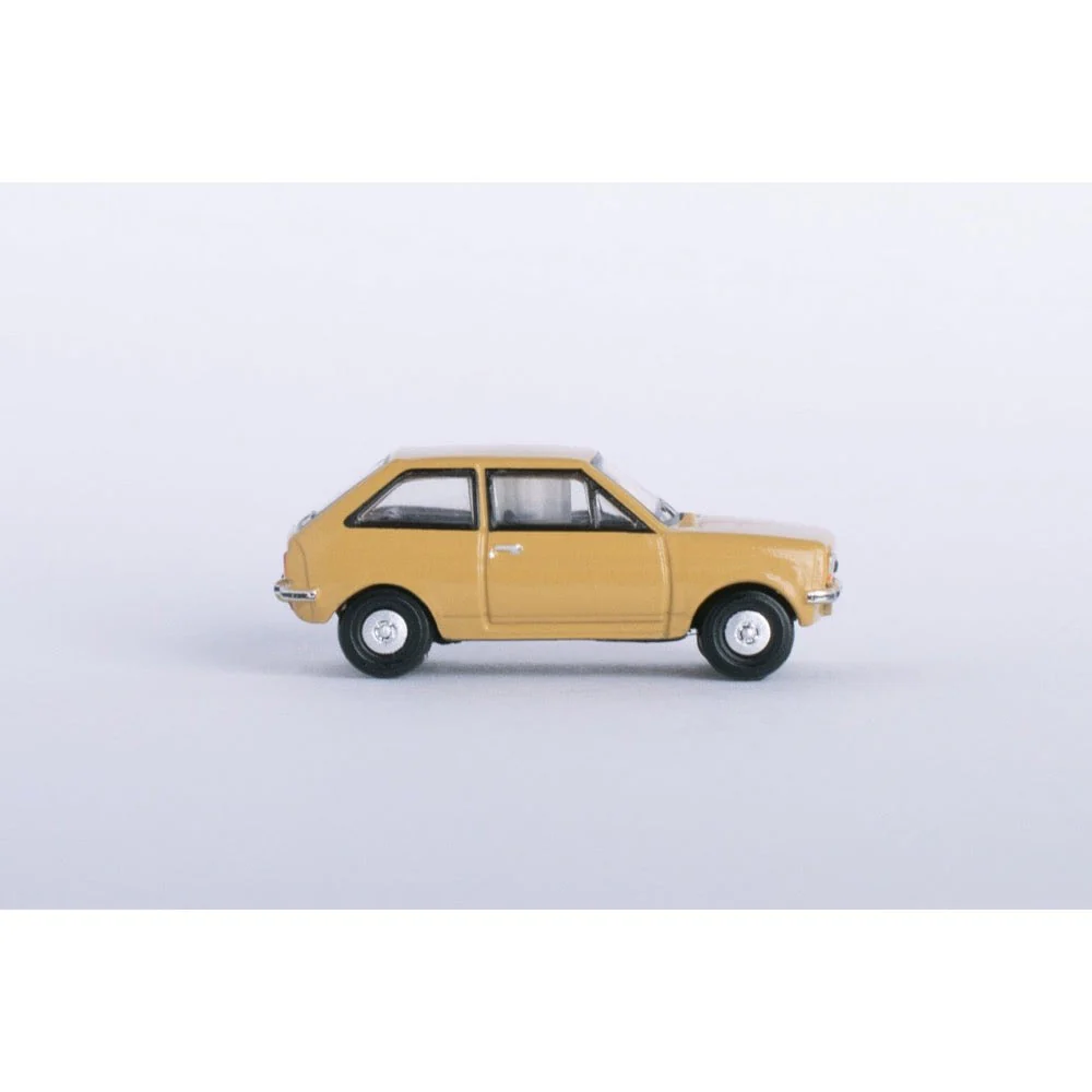 Oxford NFF002 1/148 Ford Fiesta MK1 Nevada Beige - Image 4
