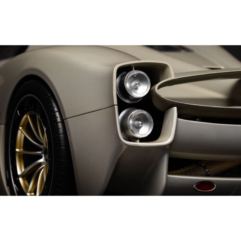 Pocher 1/8 HK120 Pagani Utopia Coupe Rinascimento Lucido Diecast Model Kit - Image 6