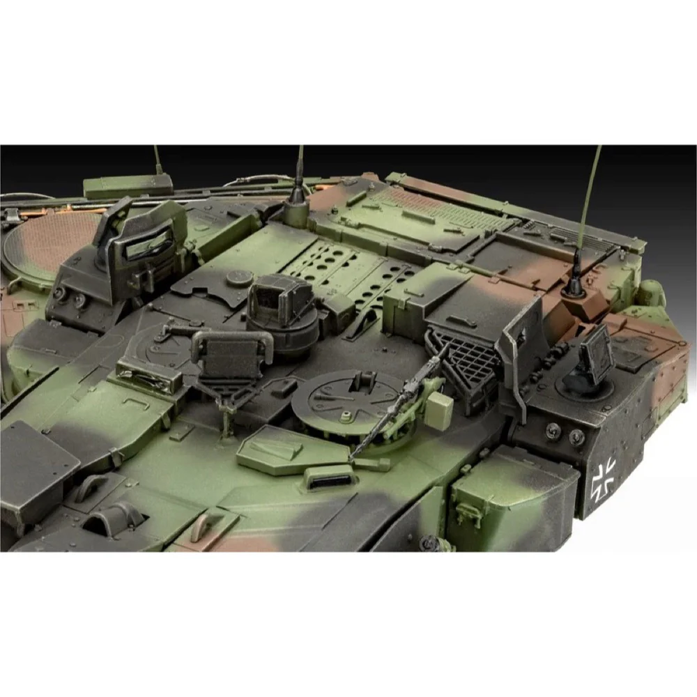 Revell 03360 1/35 Leopard 2A7A1 - Image 5